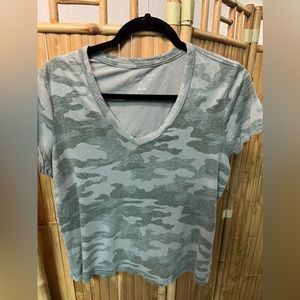 Universal thread tee shirt. Size m. Cotton